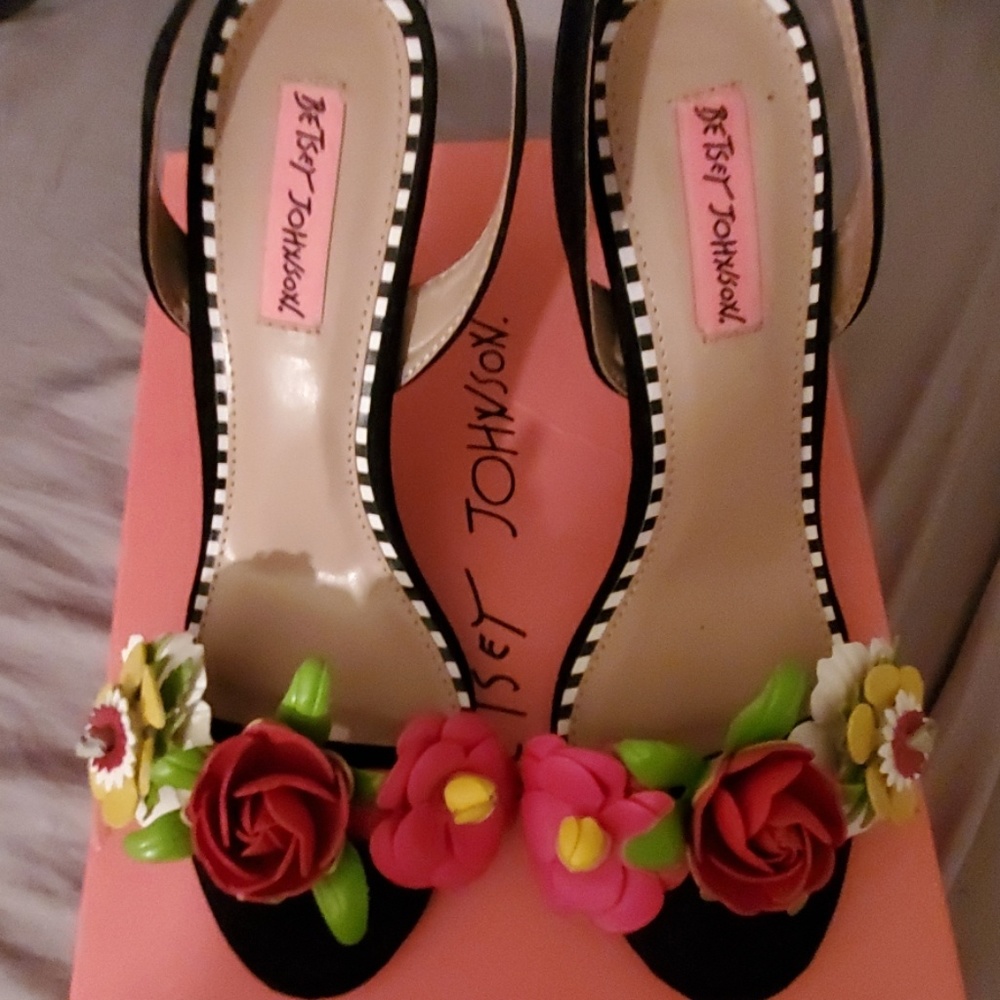 Betsey Johnson Ariah Black Multi